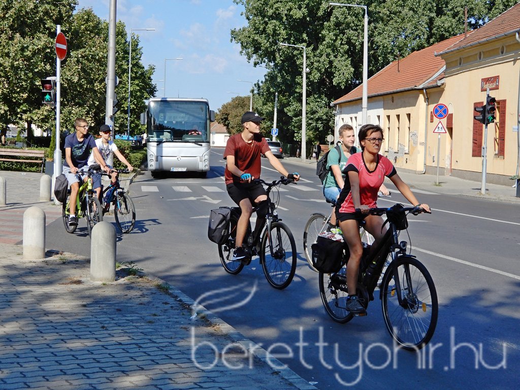 Kerékpártúra az autópályán 40